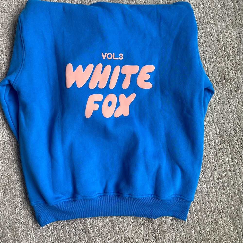 NWT White Fox Boutique Off-Stage Hoodie size S/M azure